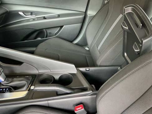 New 2026 Hyundai Elantra SE image 13