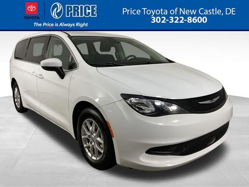 Used 2023 Chrysler Voyager LX FWD image 1