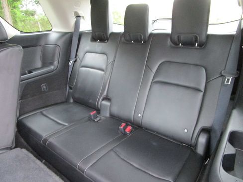 Used 2024 Nissan Pathfinder SL FWD image 15
