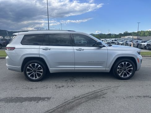 Used 2021 Jeep Grand Cherokee L Overland w/ Luxury Tech Group IV AWD/4WD image 9