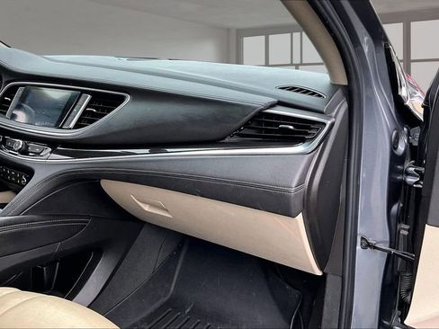 Used 2020 Buick Enclave Essence image 17