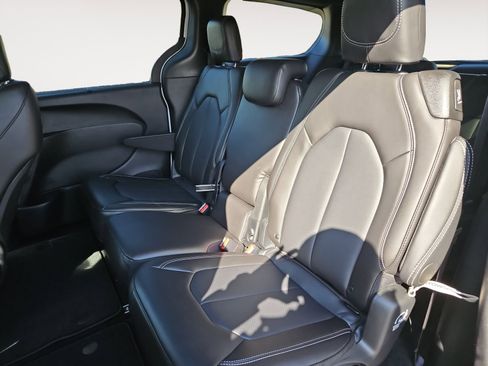New 2026 Chrysler Pacifica Select w/ S Appearance Package FWD image 13