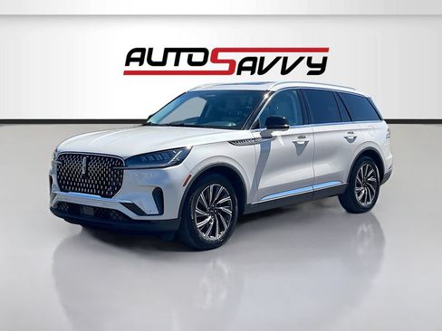 Used 2025 Lincoln Aviator 2WD image 3