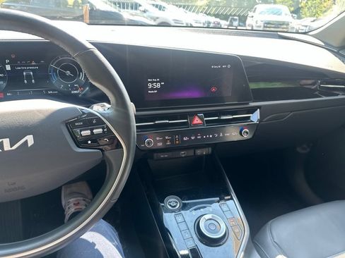 Used 2024 Kia Niro Wind w/ Wind Preserve Package FWD image 11