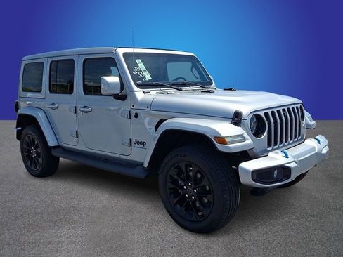 Used 2023 Jeep Wrangler Unlimited Sahara AWD/4WD image 3