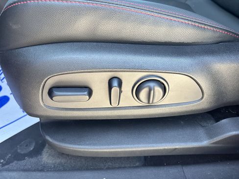 Used 2023 Chevrolet Equinox RS FWD image 15