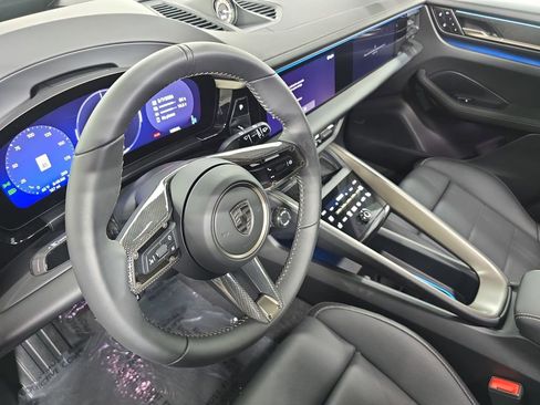 Used 2025 Porsche Macan Turbo Electric AWD/4WD image 4