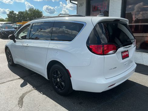 Used 2021 Chrysler Voyager Lxi image 5