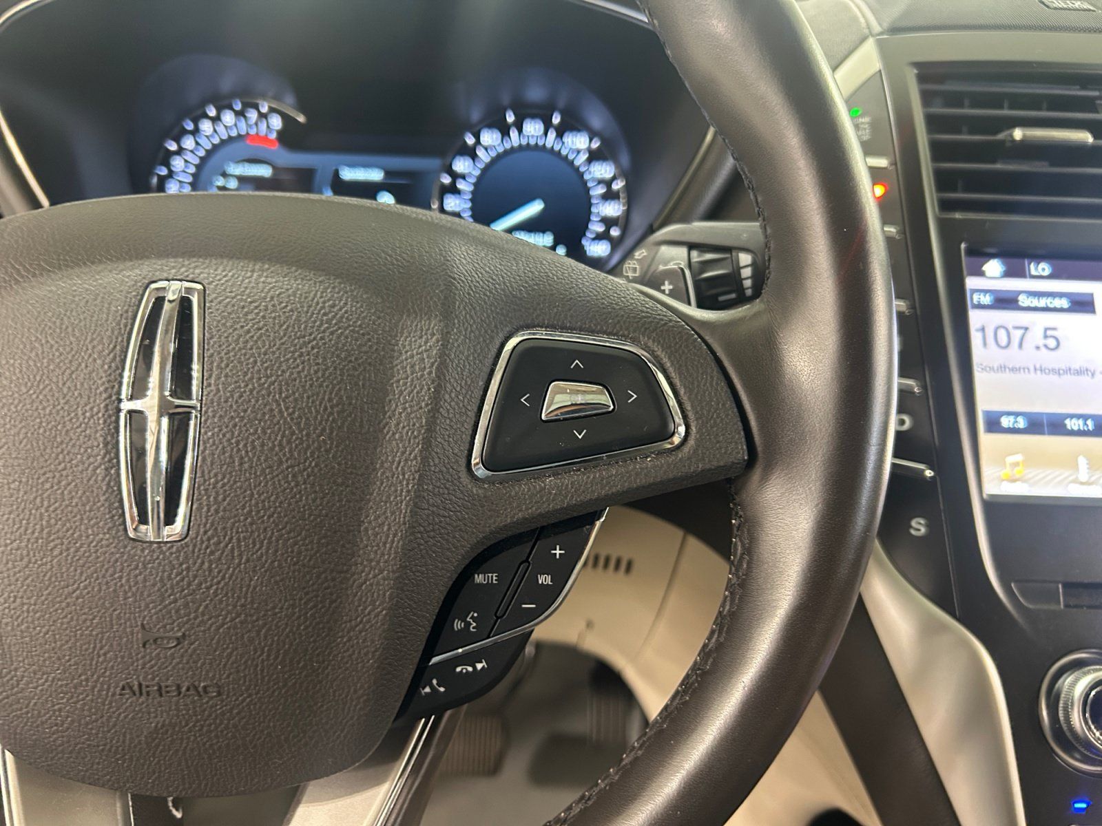 Used 2019 Lincoln MKC Reserve w/ MKC Climate Package FWD image 18