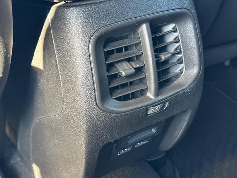 Used 2020 Jeep Cherokee Latitude Plus image 10