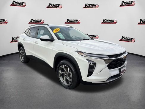 Used 2024 Chevrolet Trax LT w/ Driver Confidence Package image 3