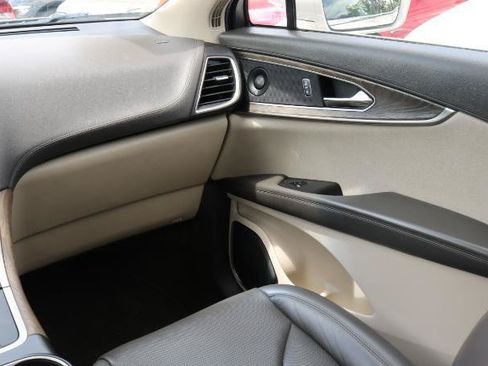 Used 2019 Lincoln Nautilus Reserve AWD/4WD image 13