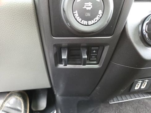 Used 2019 Ford F150 XLT w/ Equipment Group 302A Luxury AWD/4WD image 11