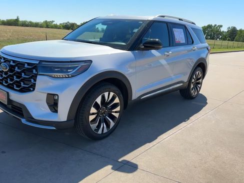 Used 2025 Ford Explorer Platinum w/ LUX Leather Package AWD/4WD image 5