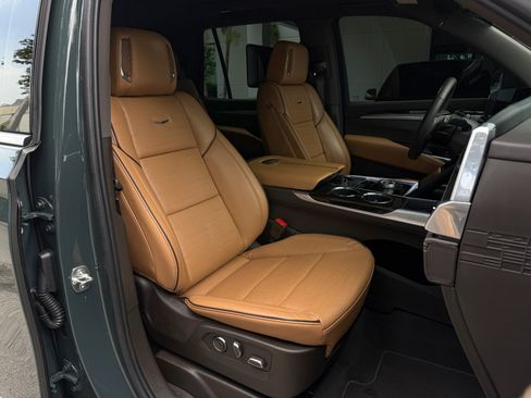 Used 2025 Cadillac Escalade Premium Luxury w/ Touring Package AWD/4WD image 37