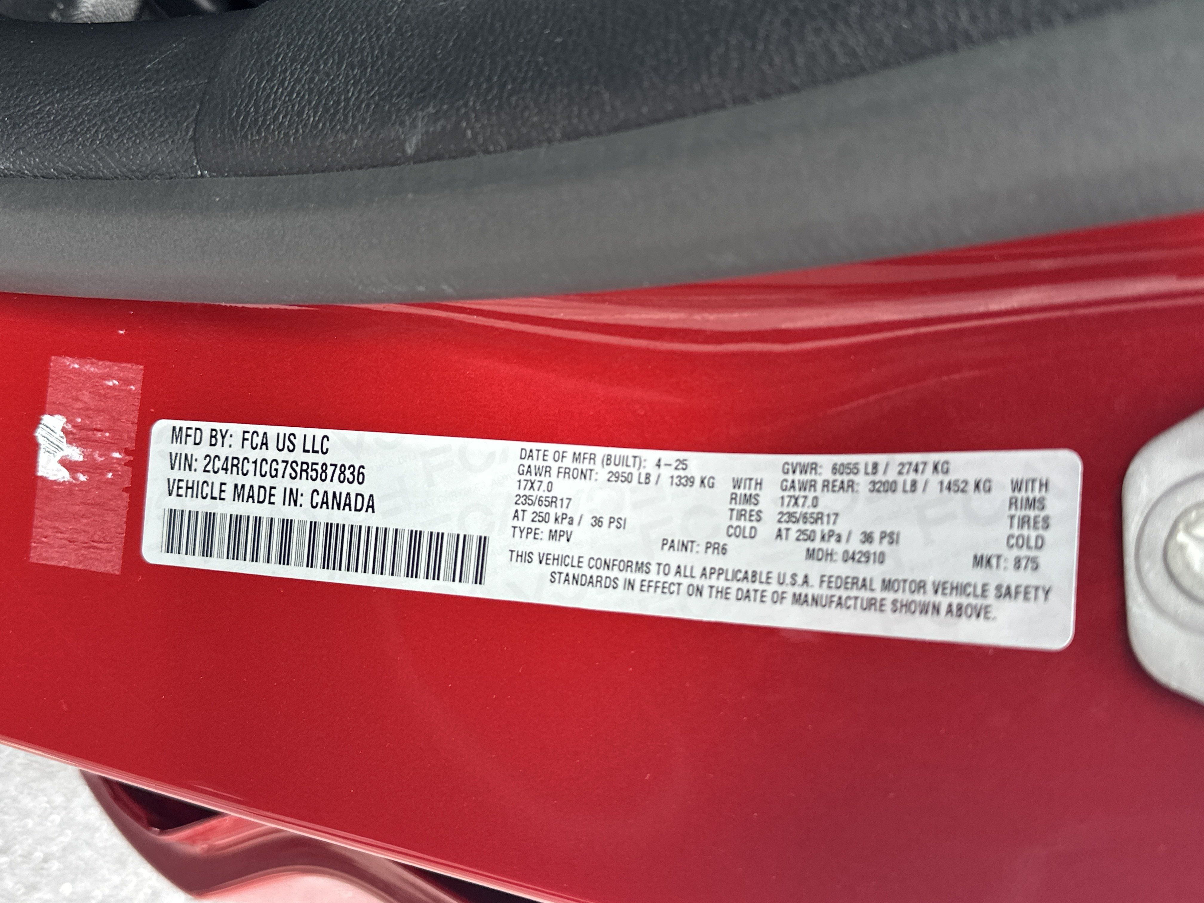 Used 2025 Chrysler Voyager LX FWD image 34