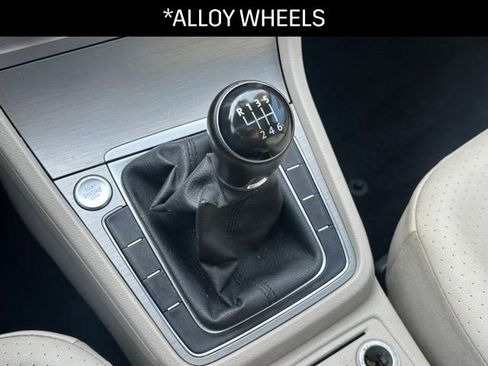 Used 2015 Volkswagen Golf TDI SE image 11