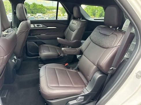 Used 2026 Ford Explorer Platinum w/ LUX Leather Package AWD/4WD image 18