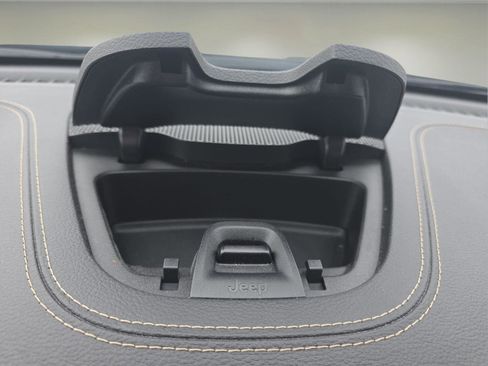 Used 2016 Jeep Cherokee Latitude w/ Safety/Convenience Group image 84