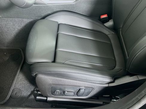 Used 2025 BMW 330i Sedan w/ Convenience Package image 21