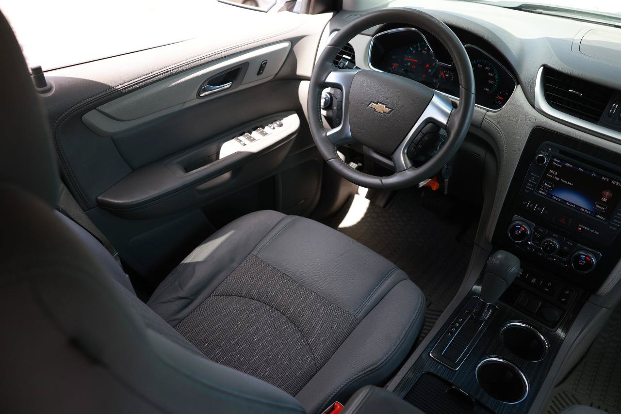 Used 2015 Chevrolet Traverse LT FWD image 21