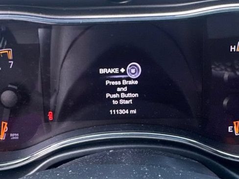 Used 2020 Jeep Grand Cherokee Altitude RWD image 9