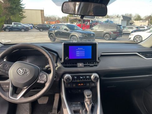 Used 2025 Toyota RAV4 XLE image 31