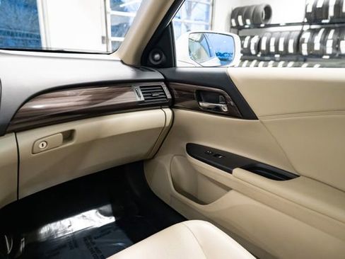 Used 2017 Honda Accord Touring image 10