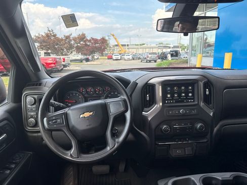 Used 2019 Chevrolet Silverado 1500 Custom w/ Custom Value Package AWD/4WD image 2