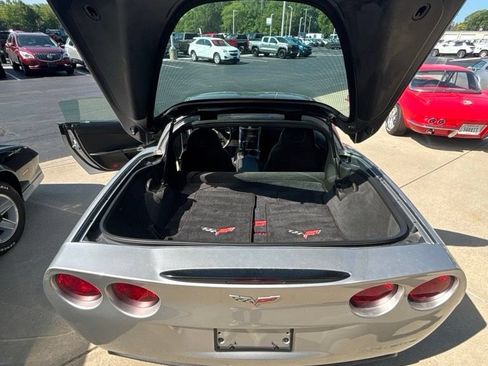 Used 2005 Chevrolet Corvette Coupe w/ Preferred Equipment Group RWD image 17