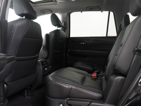 Used 2020 Honda Pilot Touring image 22
