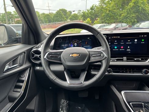 Used 2025 Chevrolet Equinox LT FWD image 33