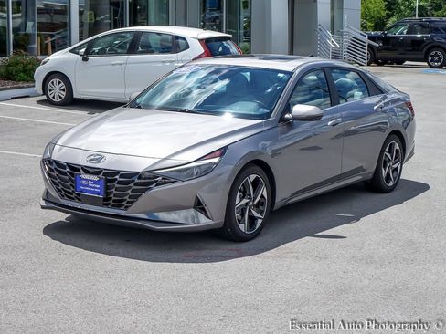 Used 2023 Hyundai Elantra Limited FWD image 3