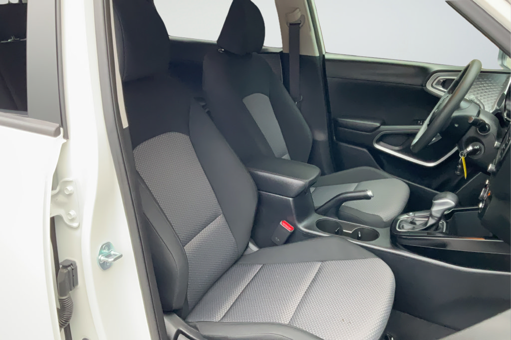 Used 2025 Kia Soul LX FWD image 19