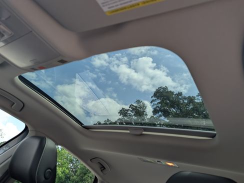 Used 2025 Volkswagen Jetta SE w/ Sunroof Package FWD image 15