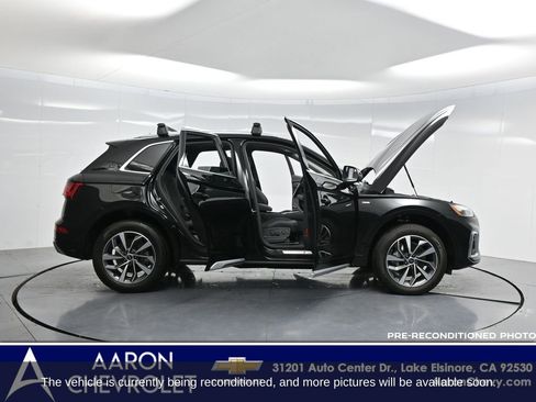 Used 2024 Audi Q5 2.0T Premium w/ Convenience Package image 3