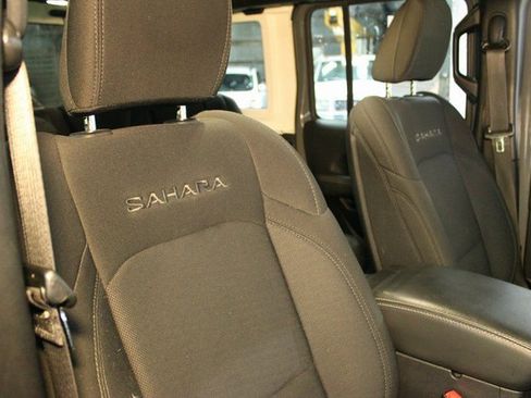 Used 2019 Jeep Wrangler Unlimited Sahara w/ Uconnect 4C Nav & Sound Group image 11