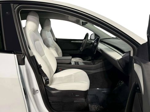 Used 2022 Tesla Model Y Performance image 12