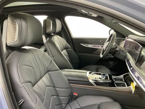 Used 2024 BMW i7 xDrive60 AWD/4WD image 38