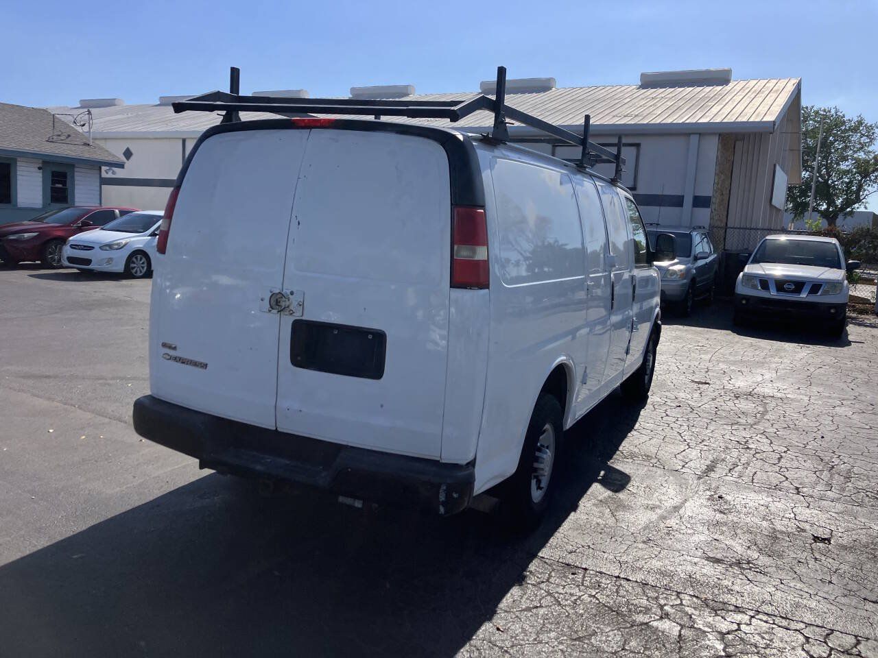 Used 2010 Chevrolet Express 2500 RWD image 20