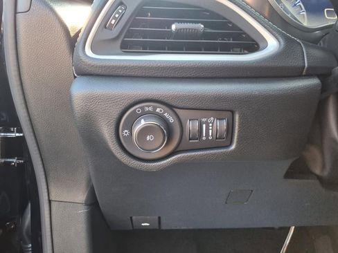New 2025 Chrysler Pacifica Select FWD image 19