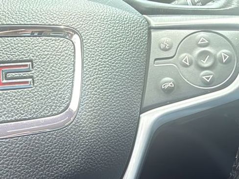 Used 2020 GMC Acadia SLT w/ Trailering Package FWD image 18