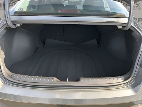 Used 2025 Hyundai Elantra SEL image 24