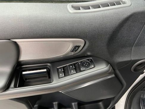 Used 2025 Ford Expedition Active AWD/4WD image 23