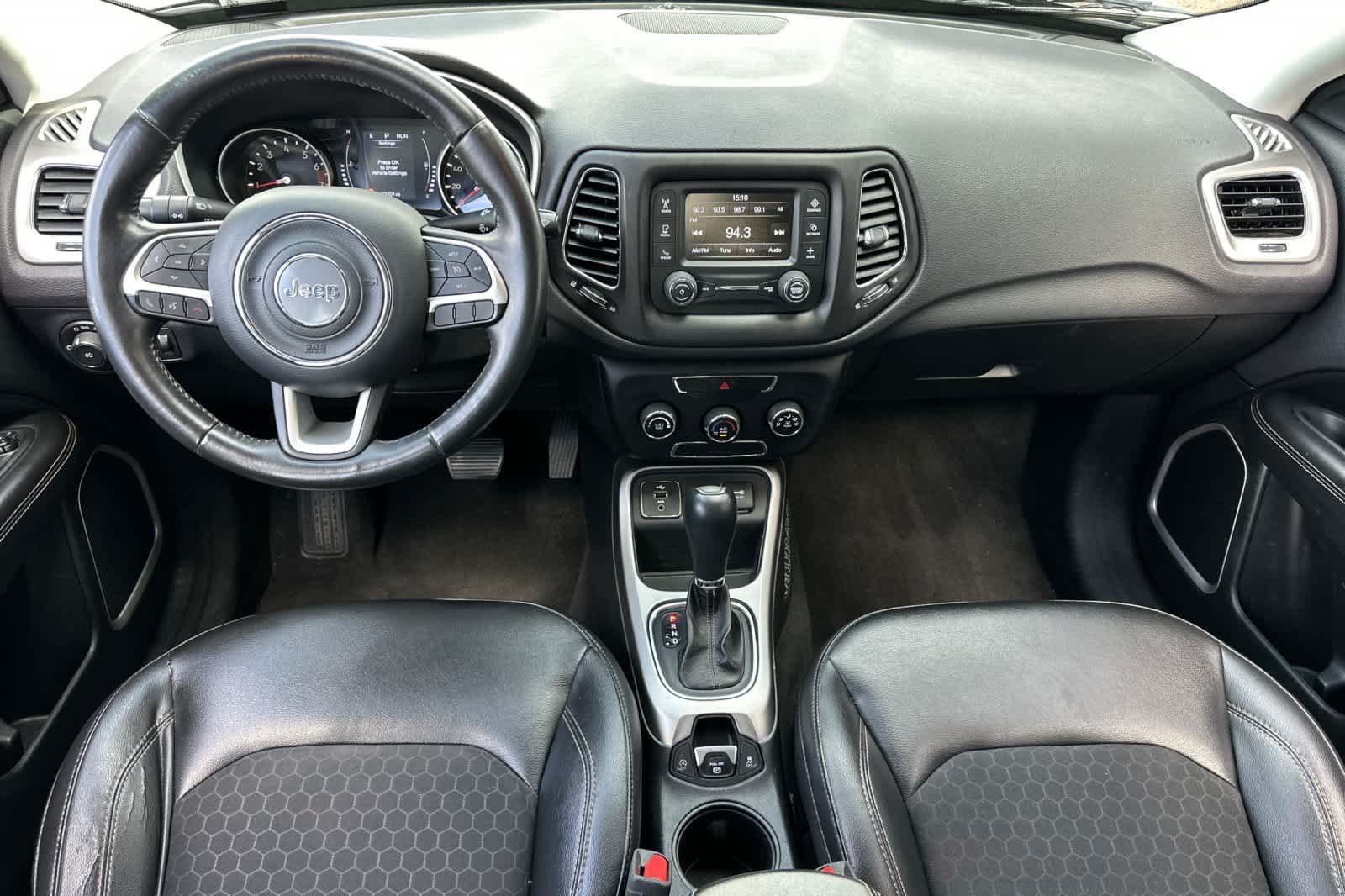 Used 2018 Jeep Compass Latitude FWD image 3