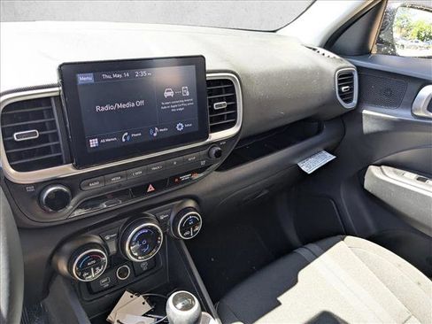 Used 2023 Hyundai Venue SEL FWD image 13