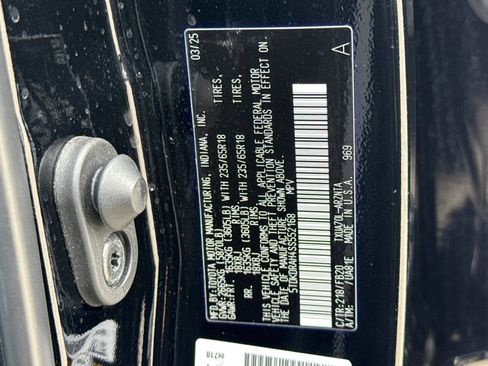 Used 2025 Toyota Highlander LE FWD image 21