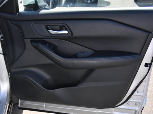 Used 2025 Nissan Rogue SV AWD/4WD image 42