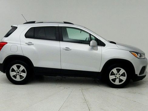 Used 2019 Chevrolet Trax LT w/ LT Convenience Package FWD image 9