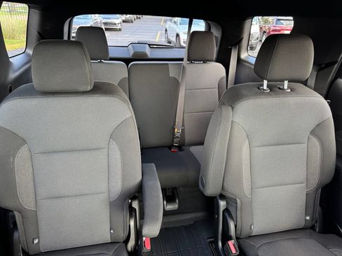 Used 2023 Chevrolet Traverse LT FWD image 16